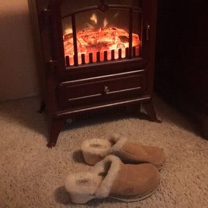 Uggs wooden heel slippers, size 4 US